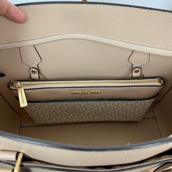 Michael Kors 3 in 1 Large Maisie Tote. Beige. #360 - Picture 12 of 14